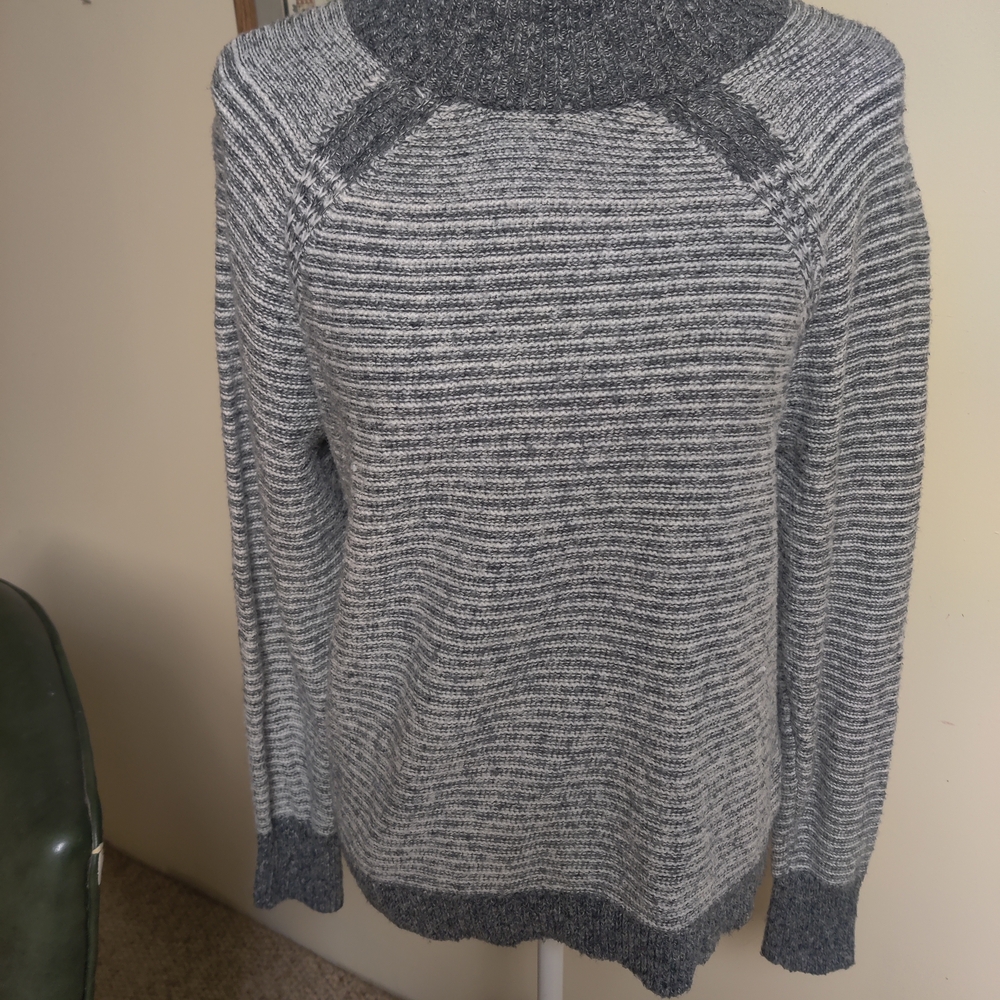 Abercrombie & Fitch Gray Knit Turtleneck Sweater, Size Large